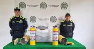 Policía de Bogotá frustró envío de estupefacientes en cuatro extintores.