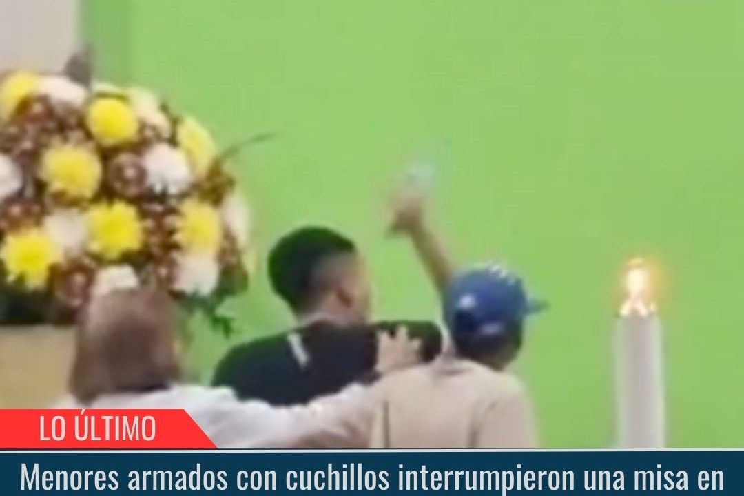 Menores armados con cuchillos.